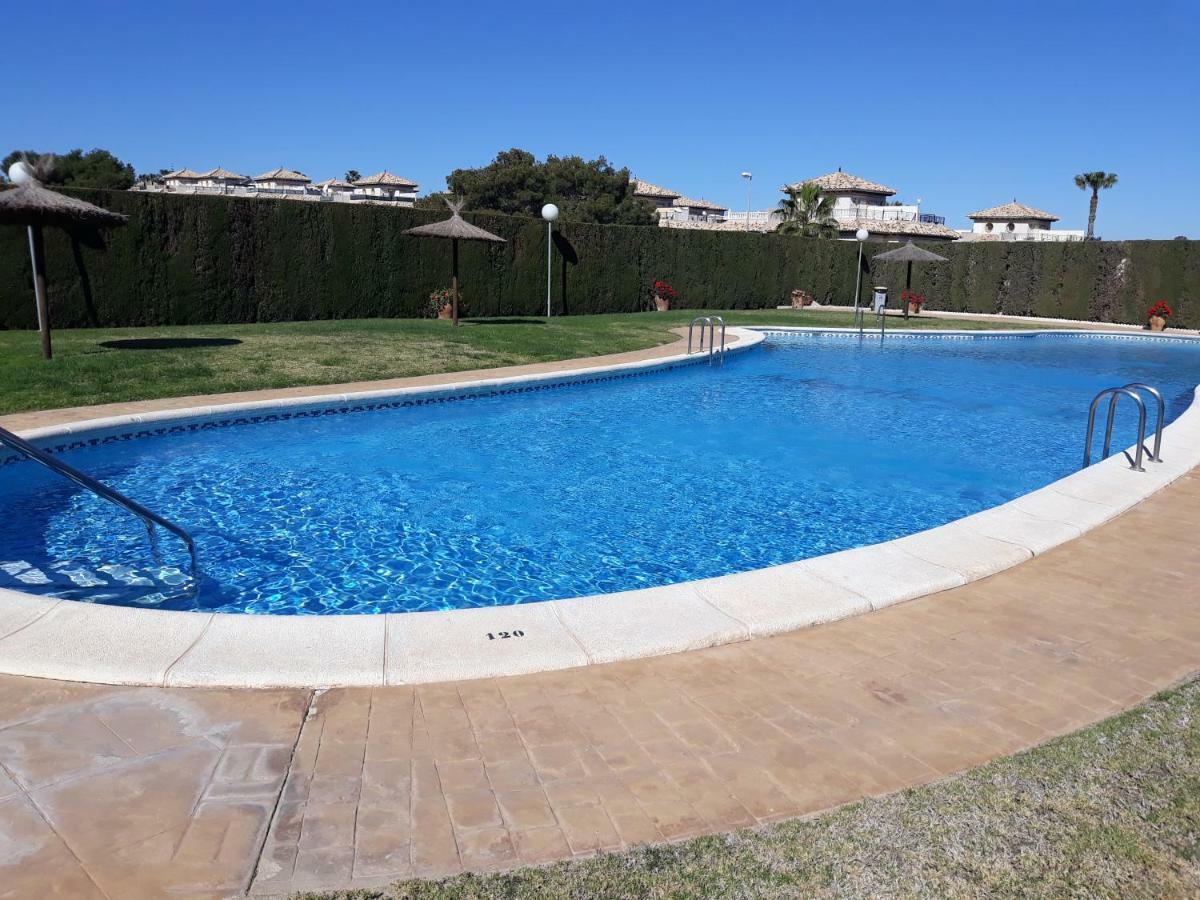 Fabulous Detached Large Villa 5 Bedrooms 3 Bathrooms Backing Onto Villamartin Golf Course المظهر الخارجي الصورة